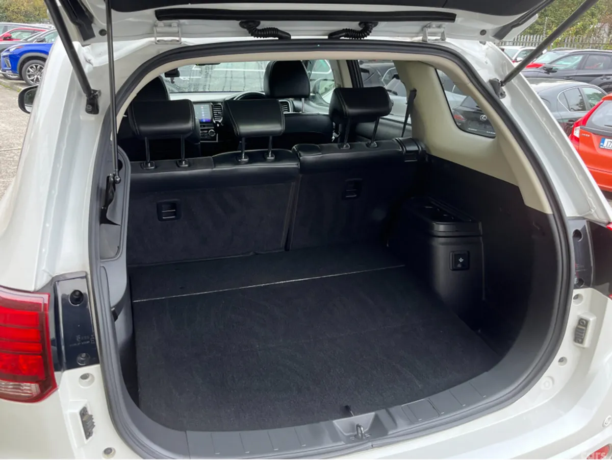 Mitsubishi Outlander SUV, Petrol Plug-in Hybrid, 2019, White