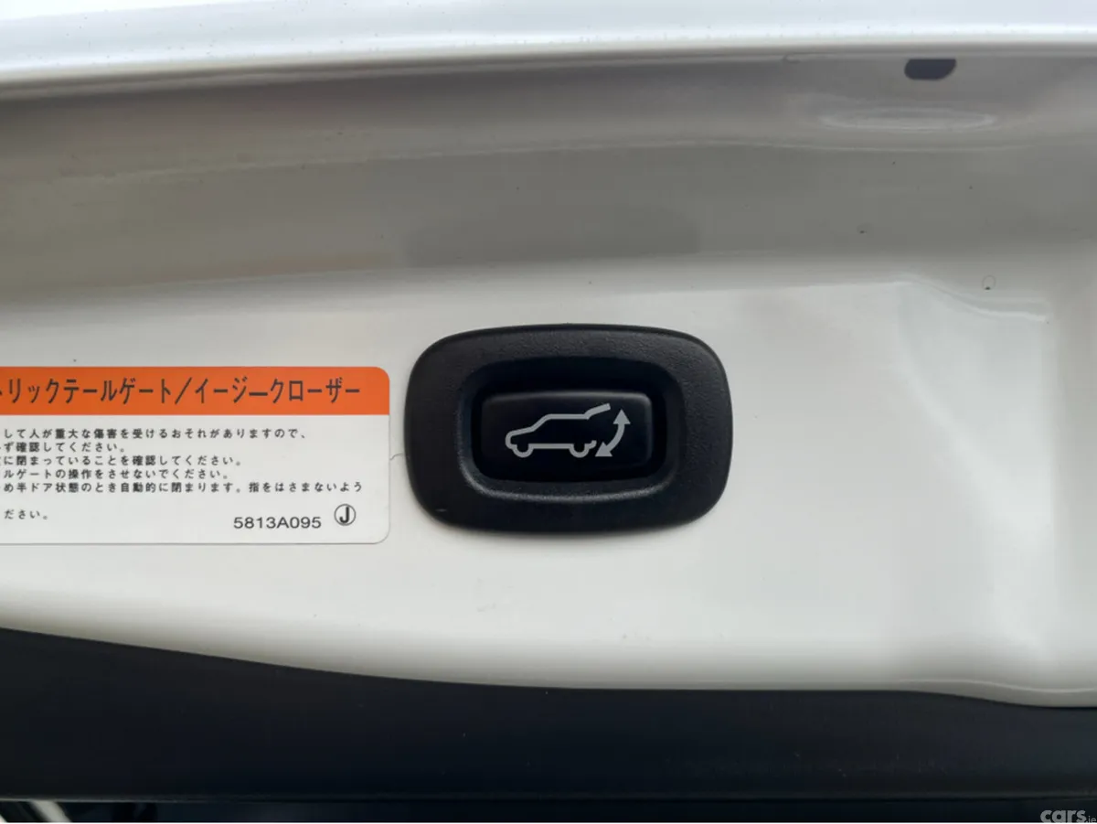 Mitsubishi Outlander SUV, Petrol Plug-in Hybrid, 2019, White