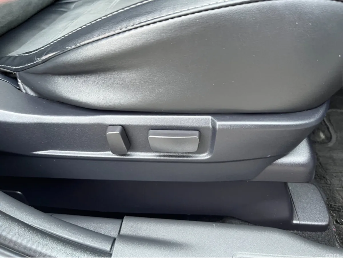 Mitsubishi Outlander SUV, Petrol Plug-in Hybrid, 2019, White