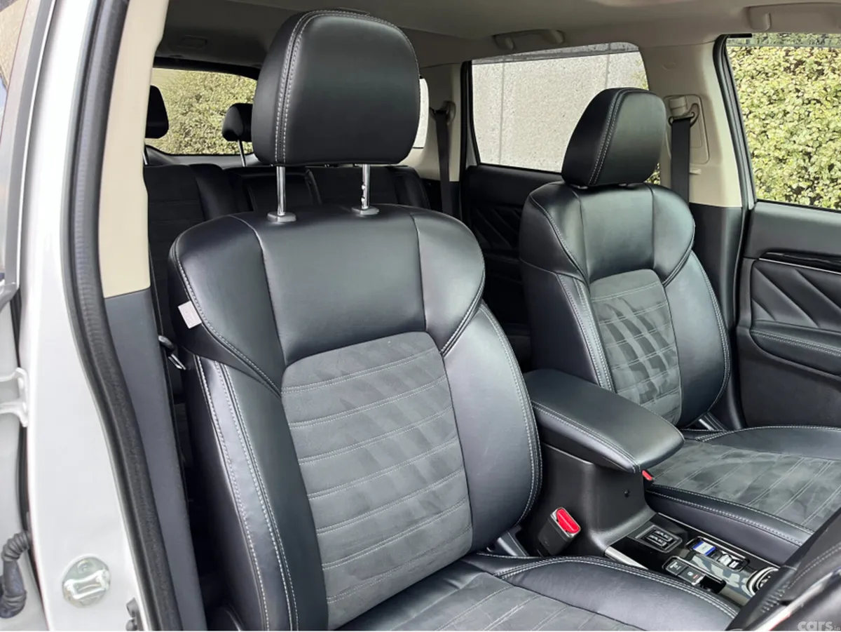 Mitsubishi Outlander SUV, Petrol Plug-in Hybrid, 2019, White