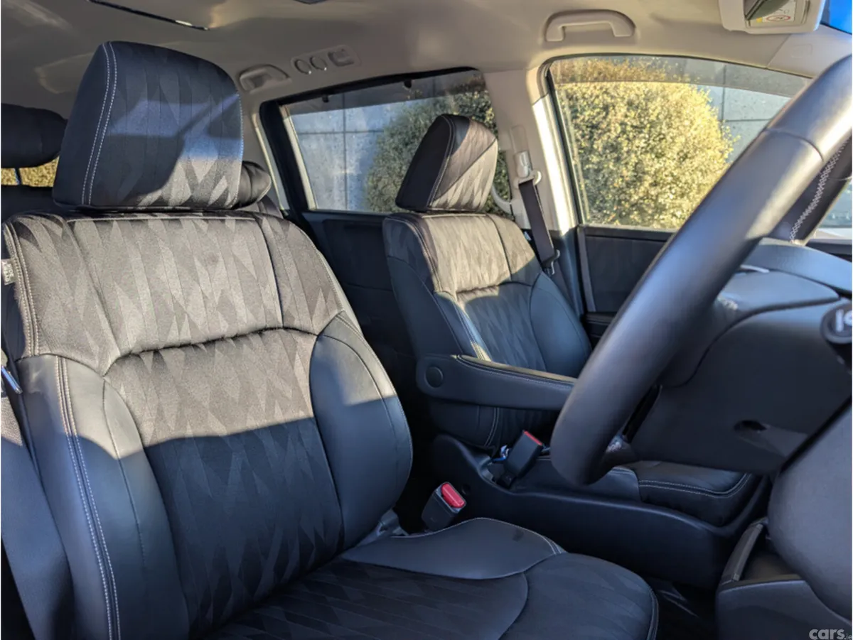 Honda Odyssey MPV, Petrol Hybrid, 2019, Blue
