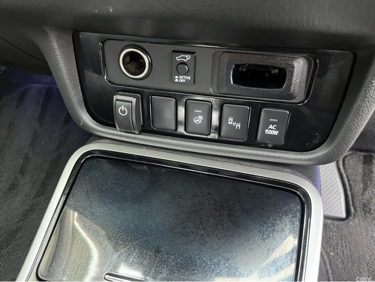 Mitsubishi Outlander SUV, Petrol Plug-in Hybrid, 2019, White