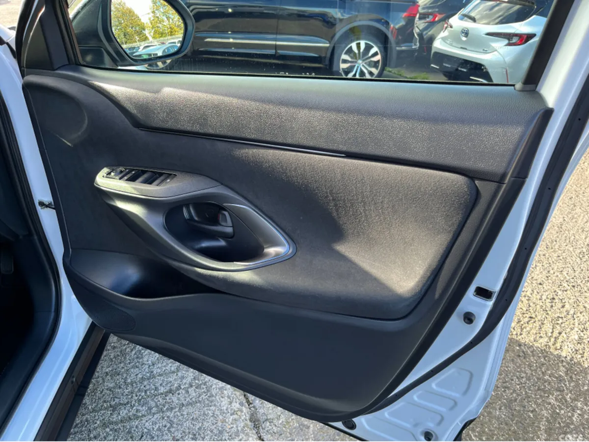 Toyota Yaris Cross SUV, Petrol Hybrid, 2024, White
