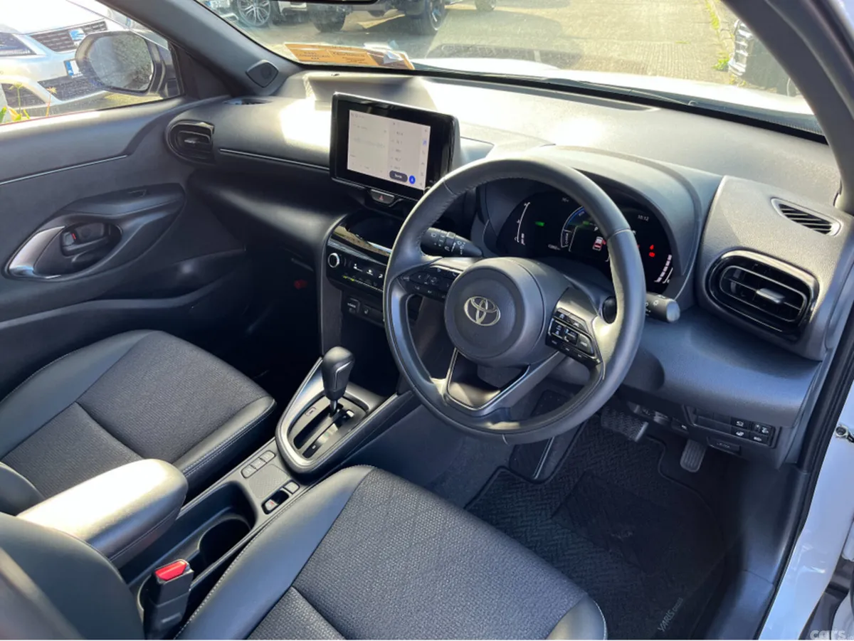 Toyota Yaris Cross SUV, Petrol Hybrid, 2024, White