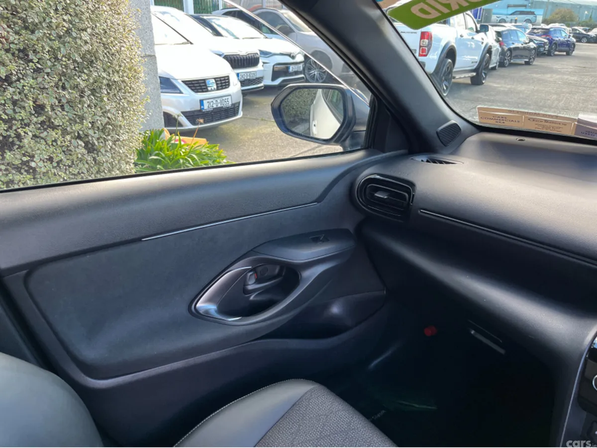 Toyota Yaris Cross SUV, Petrol Hybrid, 2024, White