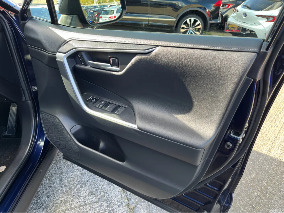 Toyota RAV4 SUV, Petrol Hybrid, 2019, Blue