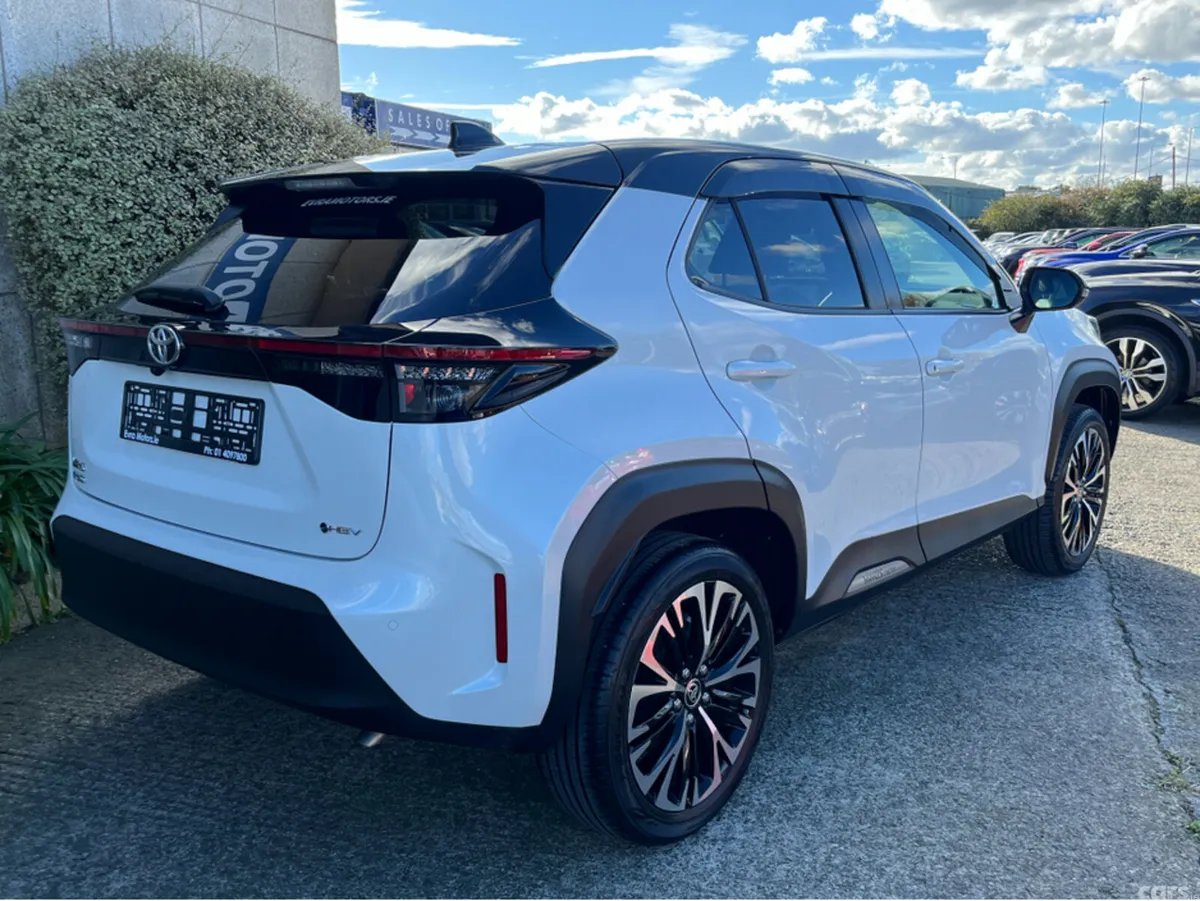 Toyota Yaris Cross SUV, Petrol Hybrid, 2024, White