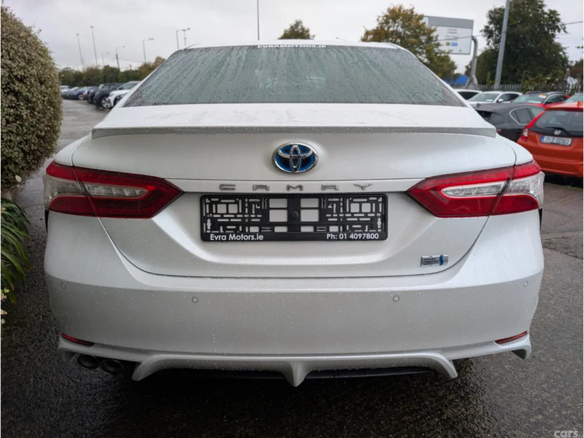Toyota Camry Saloon, Petrol Hybrid, 2019, White