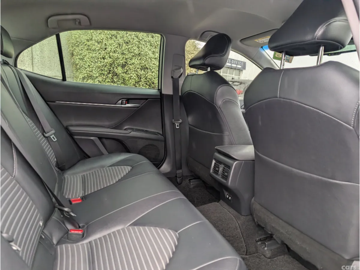 Toyota Camry Saloon, Petrol Hybrid, 2019, White
