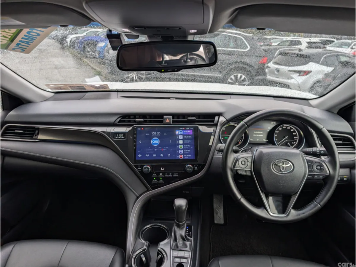 Toyota Camry Saloon, Petrol Hybrid, 2019, White
