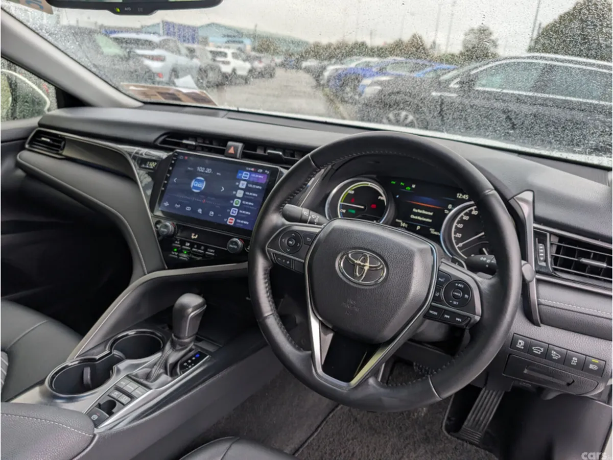 Toyota Camry Saloon, Petrol Hybrid, 2019, White