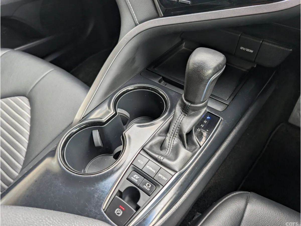 Toyota Camry Saloon, Petrol Hybrid, 2019, White