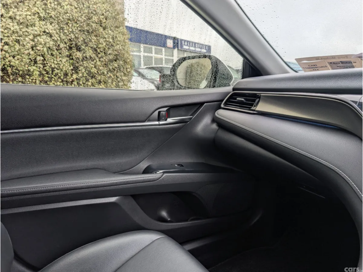Toyota Camry Saloon, Petrol Hybrid, 2019, White