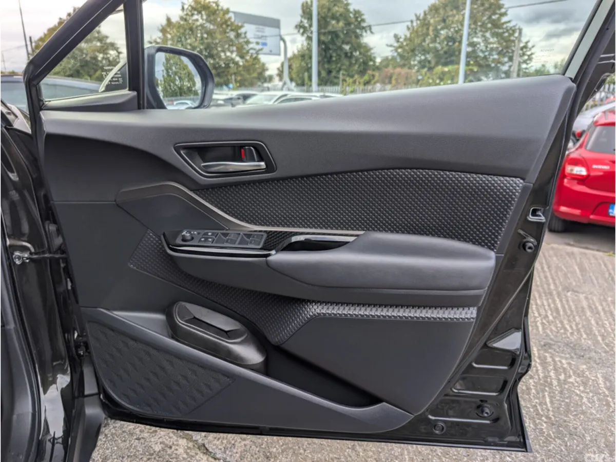 Toyota C-HR SUV, Petrol Hybrid, 2023, Black
