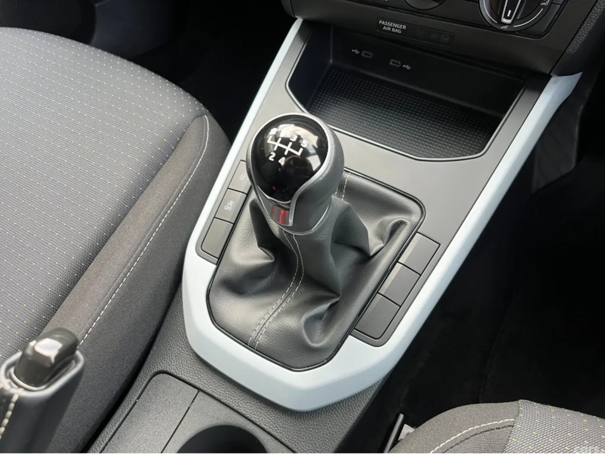 SEAT Arona SUV, Petrol, 2024, Green