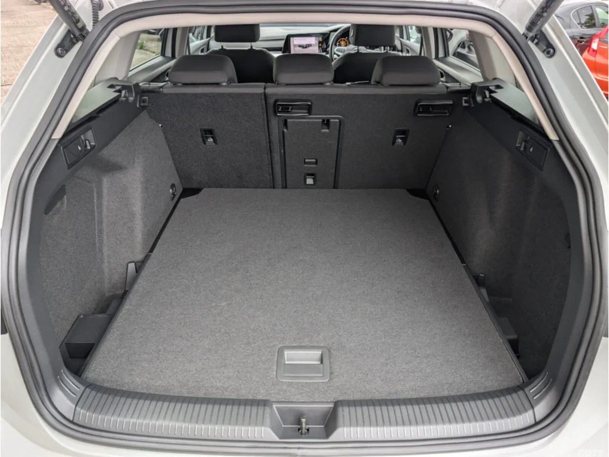 Volkswagen Golf Estate, Diesel, 2023, White