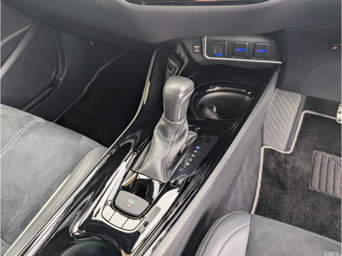 Toyota C-HR SUV, Petrol Hybrid, 2020, Red