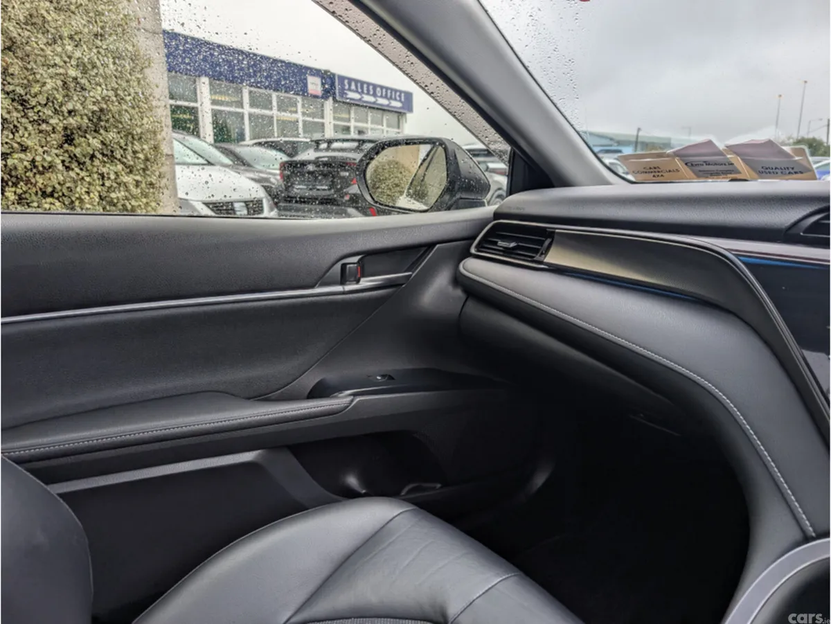Toyota Camry Saloon, Petrol Hybrid, 2020, White