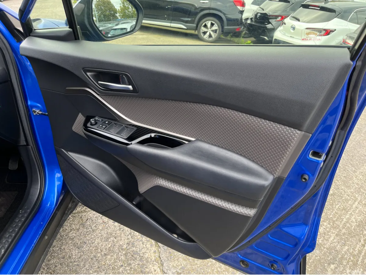 Toyota C-HR SUV, Petrol Hybrid, 2020, Blue