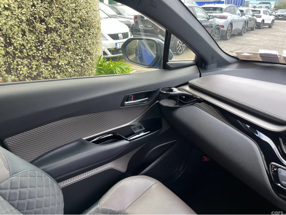Toyota C-HR SUV, Petrol Hybrid, 2020, Blue