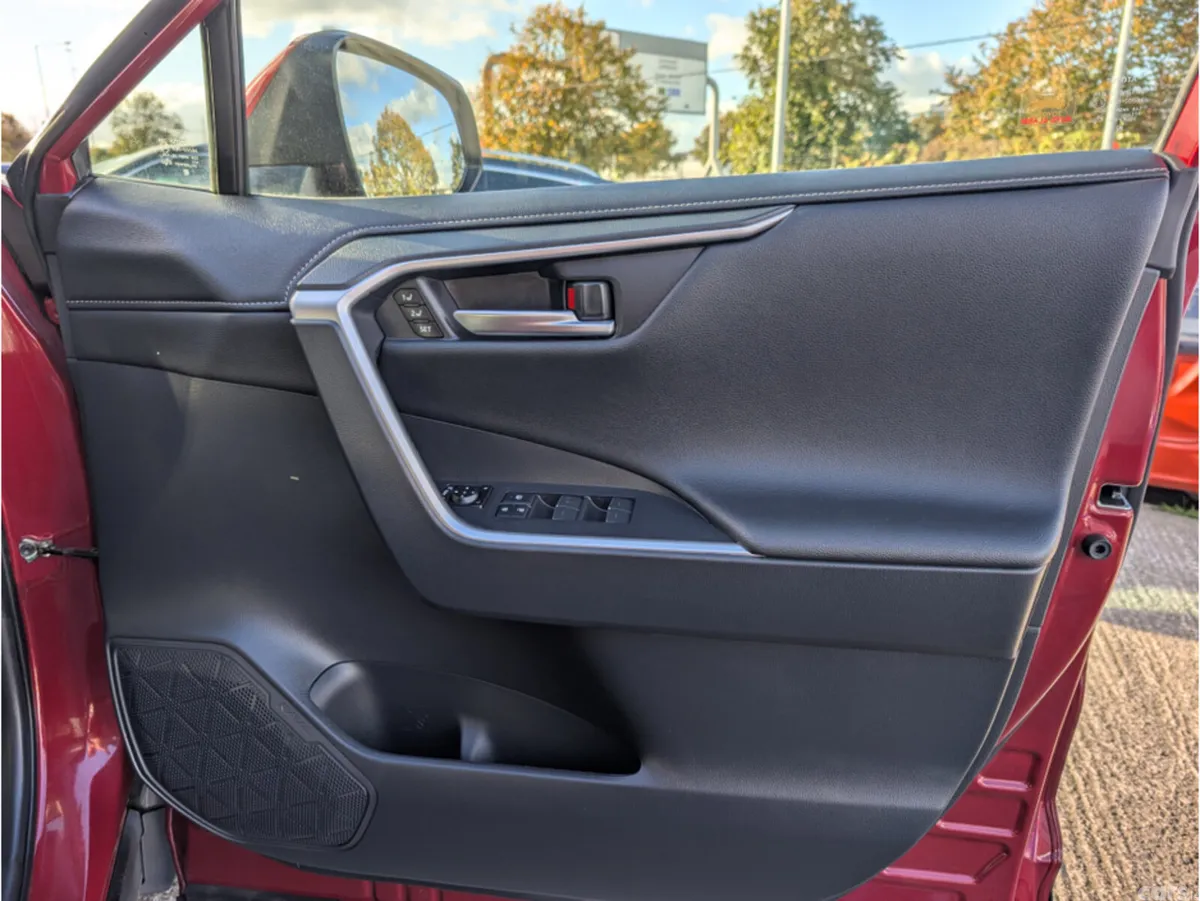 Toyota RAV4 SUV, Petrol Hybrid, 2023, Red