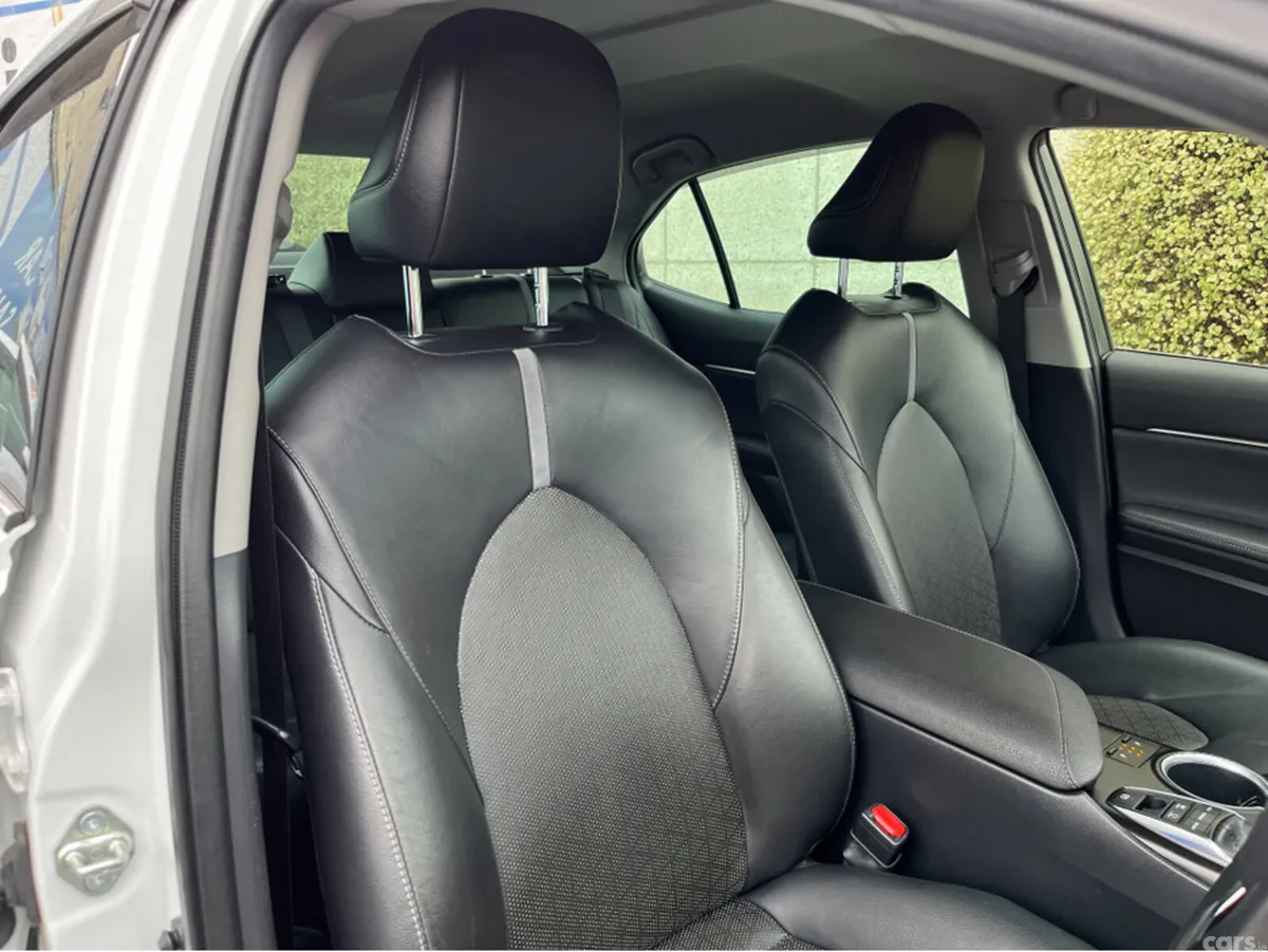 Toyota Camry Saloon, Petrol Hybrid, 2022, White