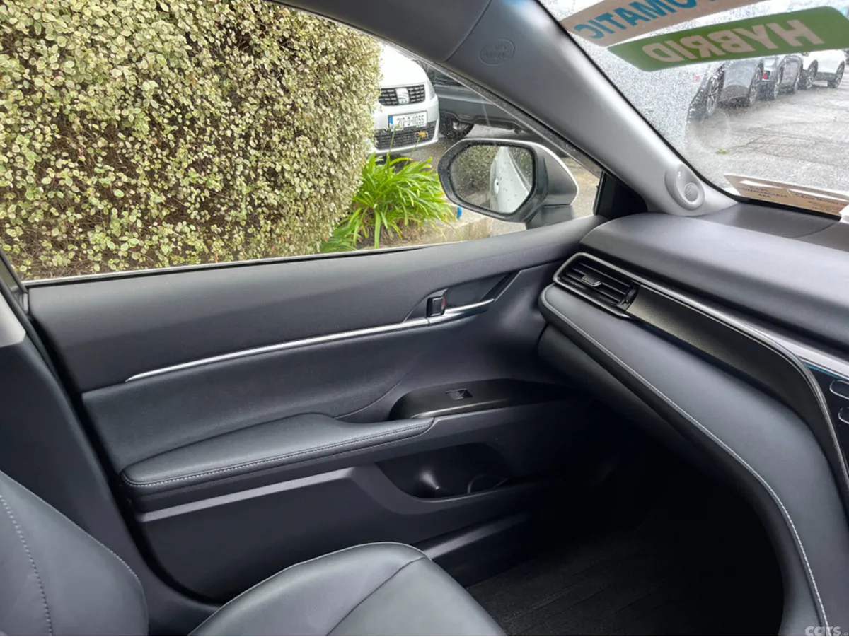Toyota Camry Saloon, Petrol Hybrid, 2022, White