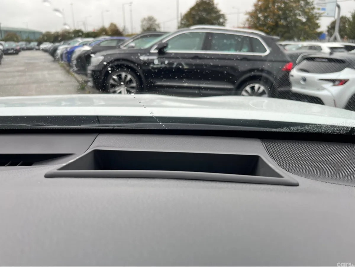 Toyota Camry Saloon, Petrol Hybrid, 2022, White