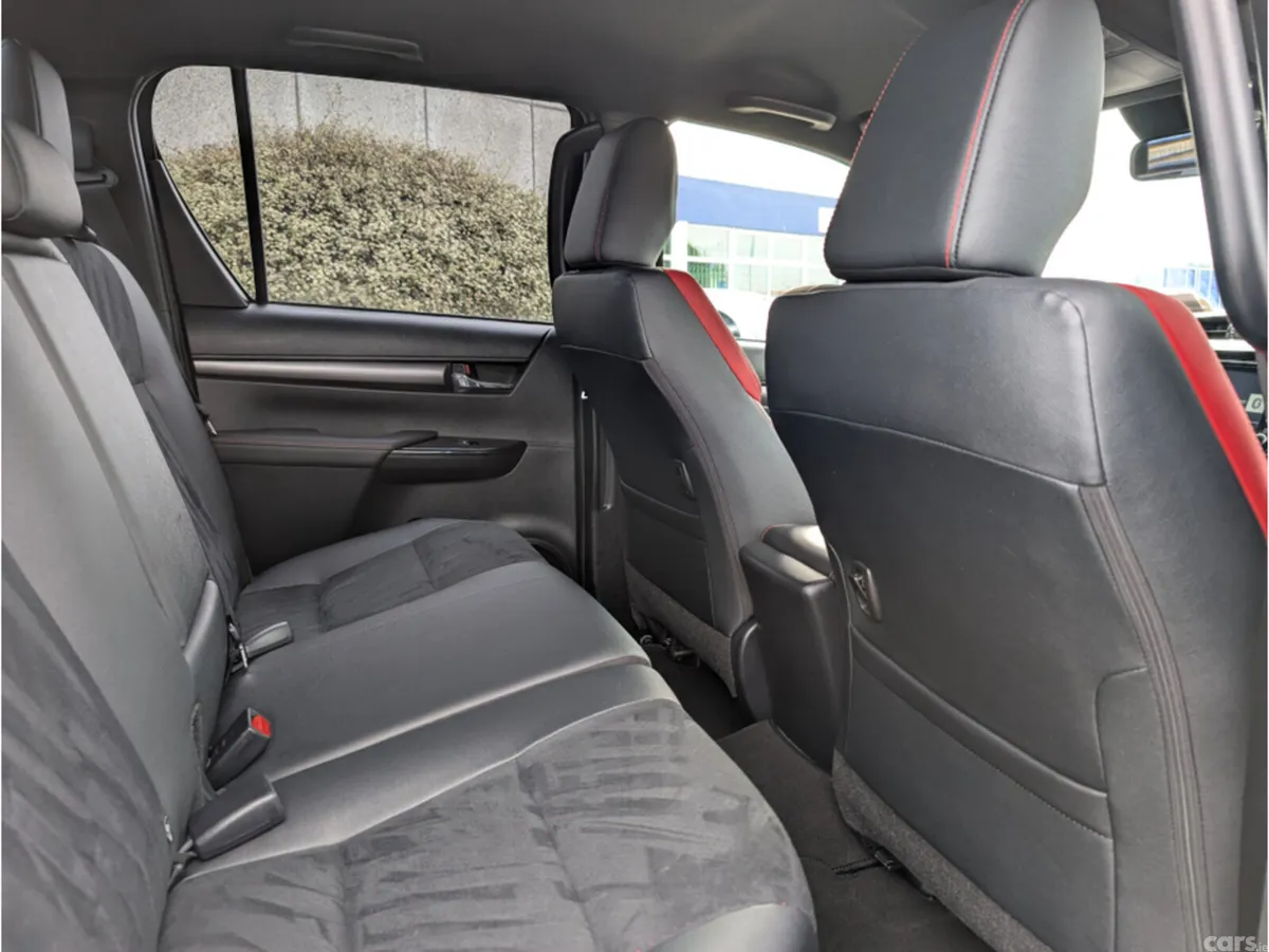 Toyota Hilux Pick Up, Diesel, 2024, Black