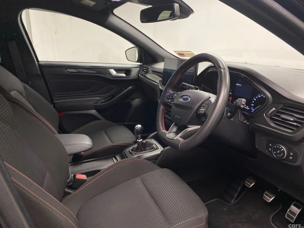 Ford Focus Hatchback, Petrol, 2024, Black