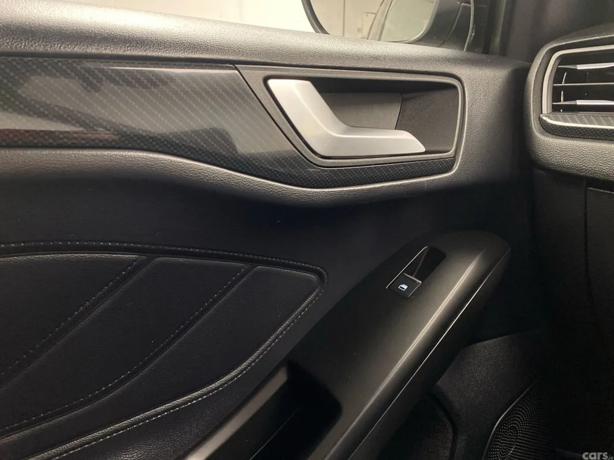 Ford Focus Hatchback, Petrol, 2024, Black