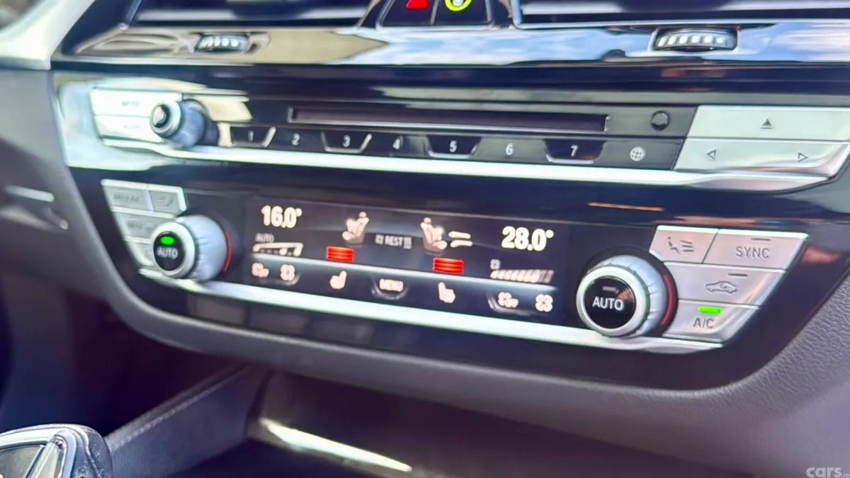 BMW 5-Series Saloon, Petrol Plug-in Hybrid, 2019, White