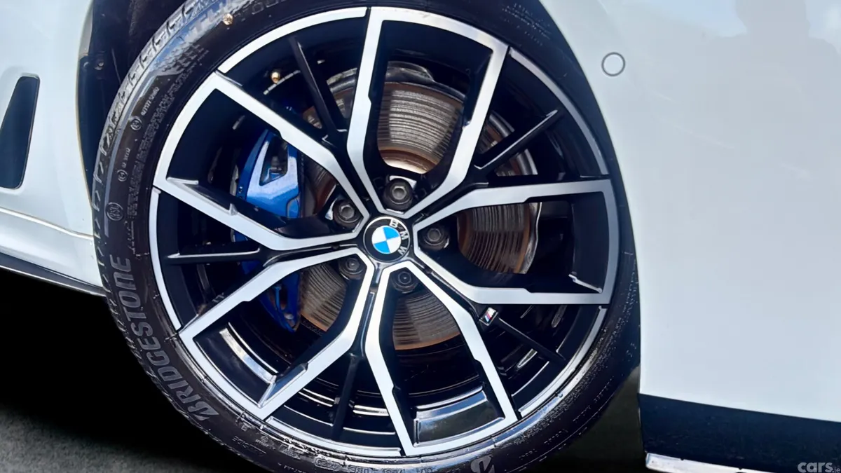 BMW 5-Series Saloon, Petrol Plug-in Hybrid, 2019, White