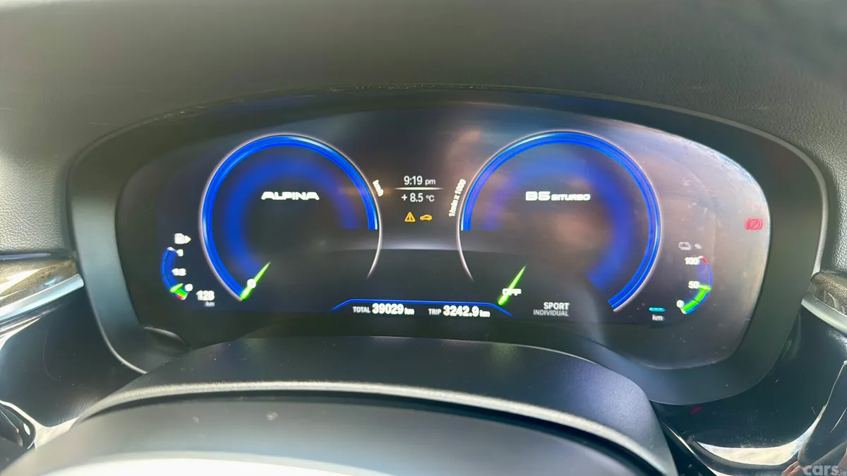 BMW 5-Series Saloon, Petrol Plug-in Hybrid, 2019, White