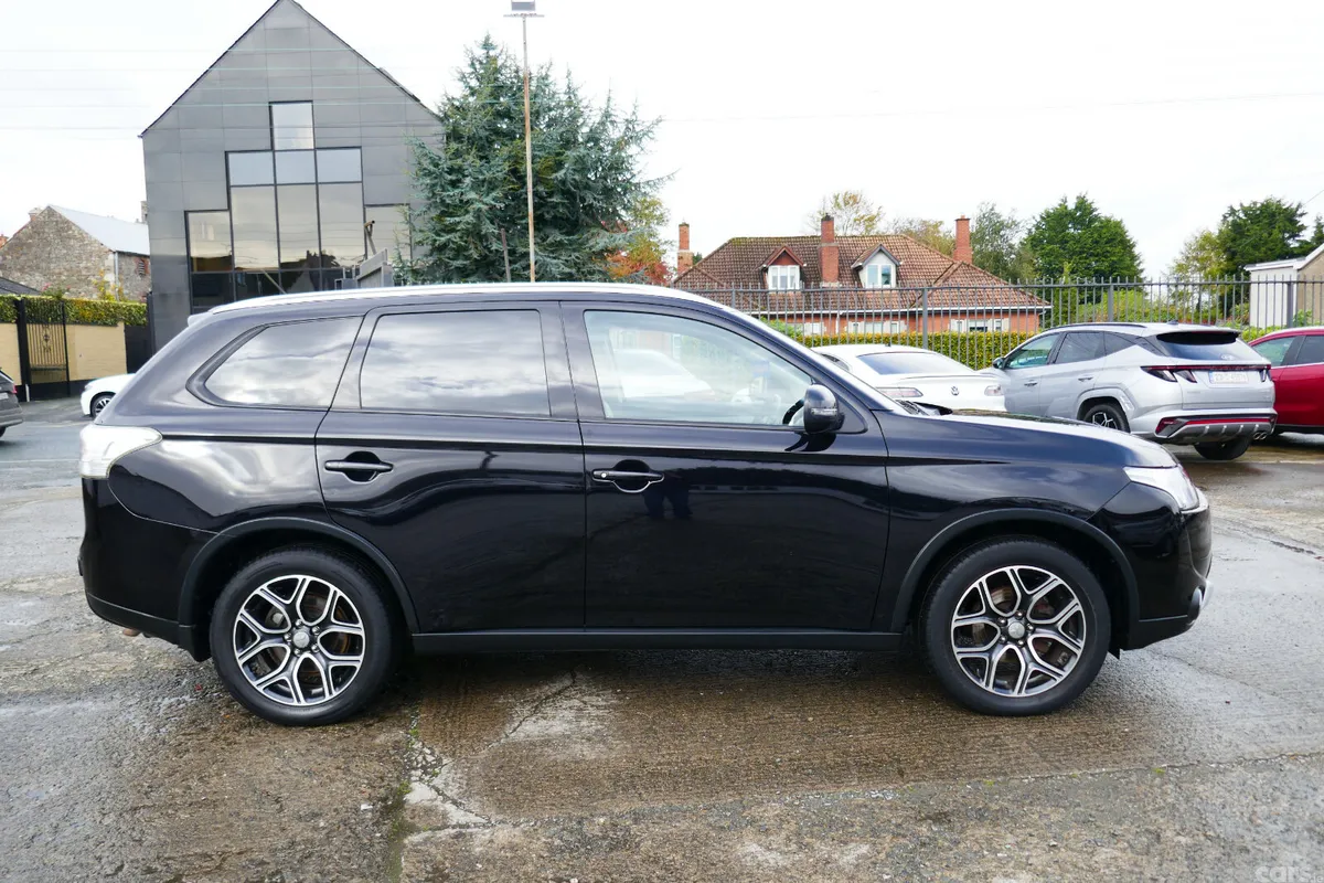 Mitsubishi Outlander SUV, Diesel, 2015, Black
