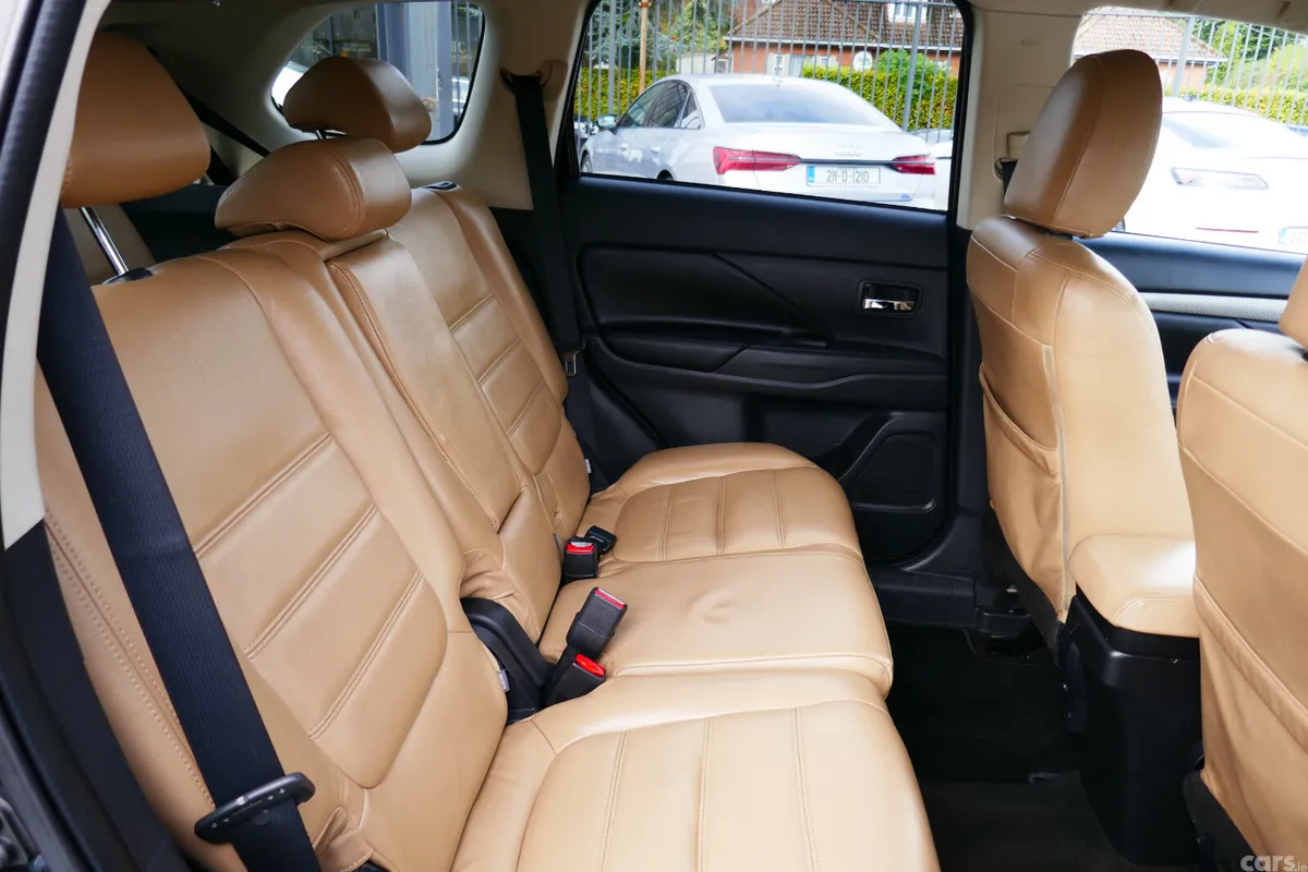 Mitsubishi Outlander SUV, Diesel, 2015, Black