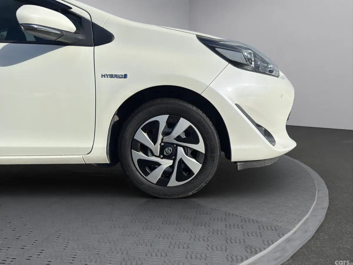 Toyota Aqua Hatchback, Petrol Hybrid, 2019, White