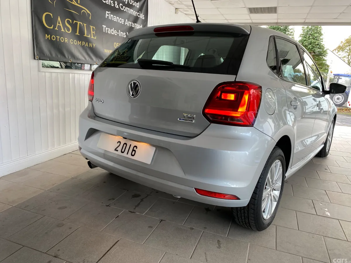 Volkswagen Polo Hatchback, Petrol, 2016, Silver