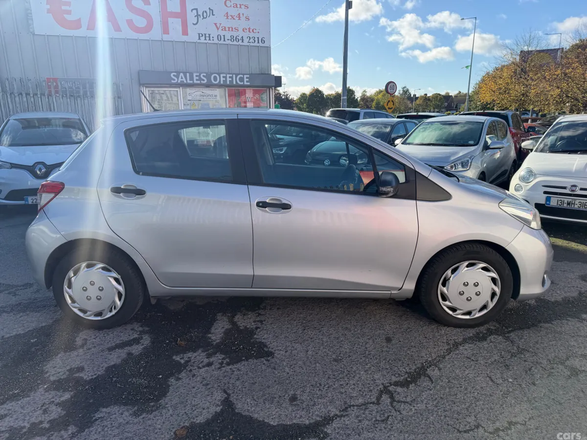 Toyota Yaris Hatchback, Petrol, 2013, Silver