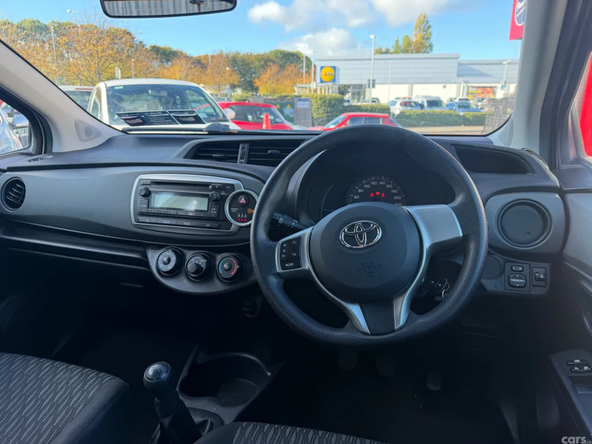 Toyota Yaris Hatchback, Petrol, 2013, Silver