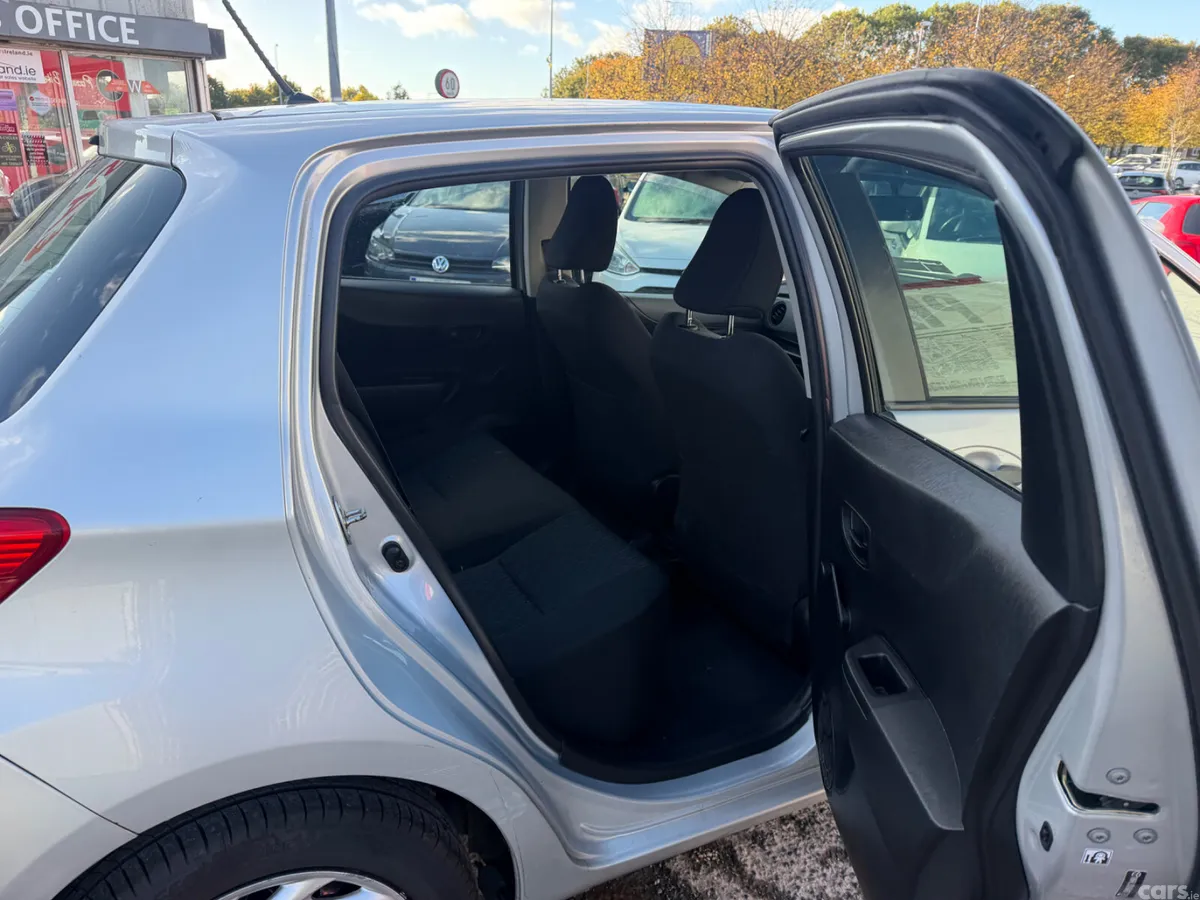 Toyota Yaris Hatchback, Petrol, 2013, Silver