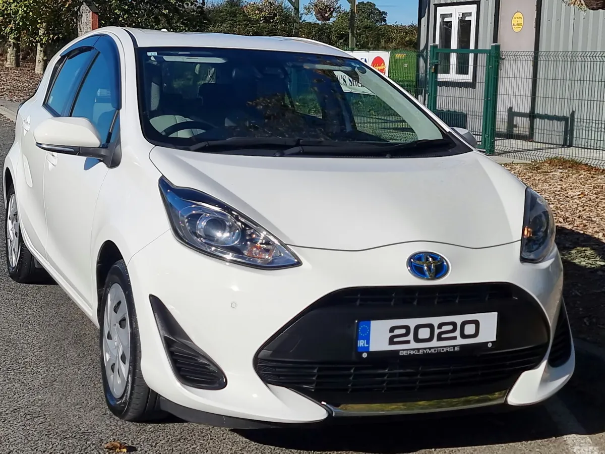 Toyota Aqua Hatchback, Petrol Hybrid, 2020, White