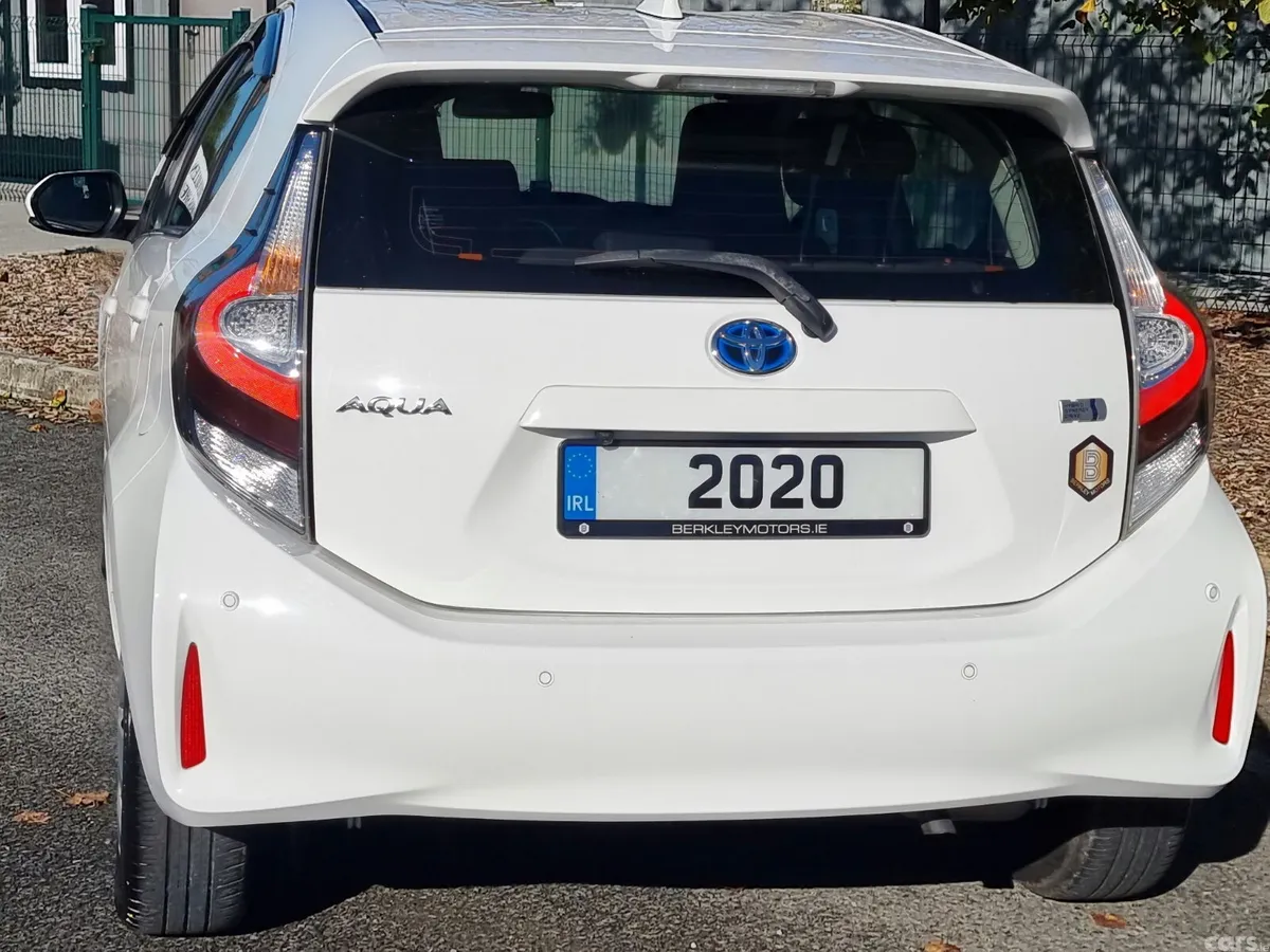 Toyota Aqua Hatchback, Petrol Hybrid, 2020, White
