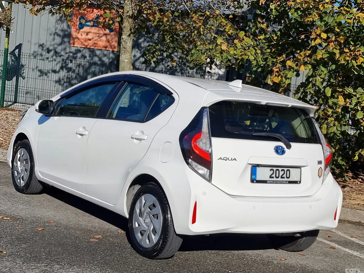 Toyota Aqua Hatchback, Petrol Hybrid, 2020, White
