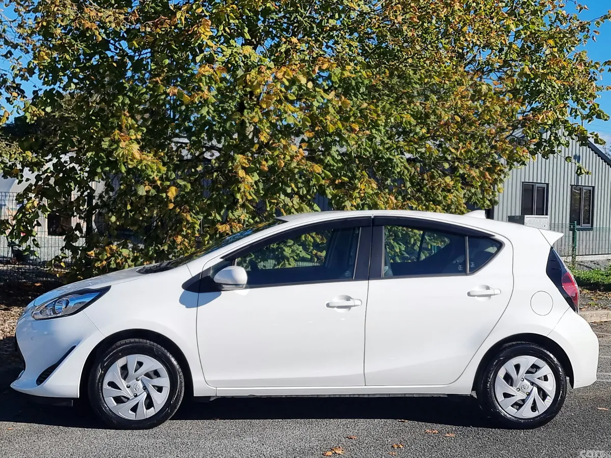 Toyota Aqua Hatchback, Petrol Hybrid, 2020, White