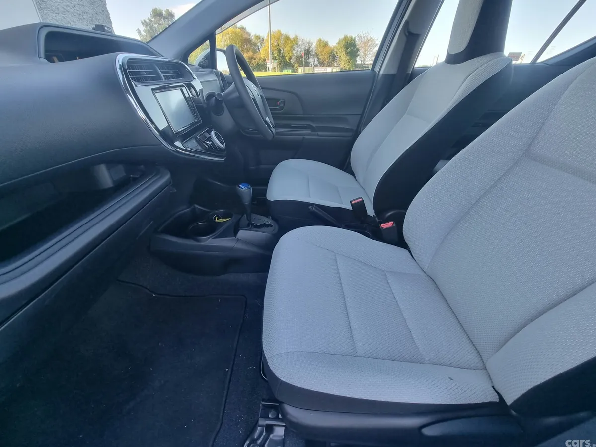Toyota Aqua Hatchback, Petrol Hybrid, 2020, White