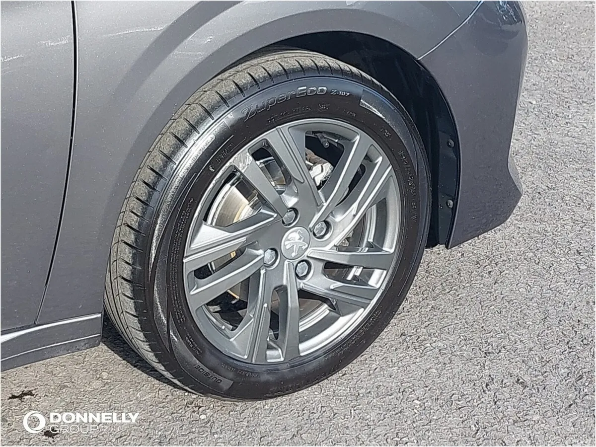 Peugeot 208 Hatchback, Petrol, 2022, 