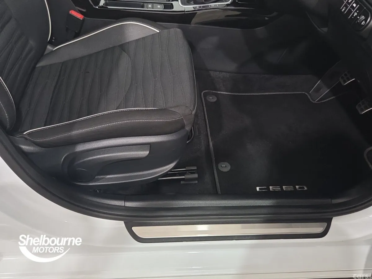 Kia Ceed Hatchback, Petrol, 2025, White