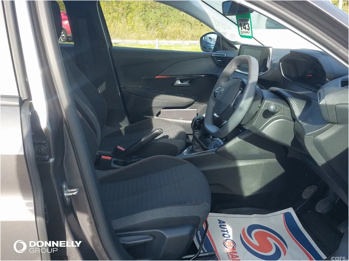 Peugeot 208 Hatchback, Petrol, 2022, 