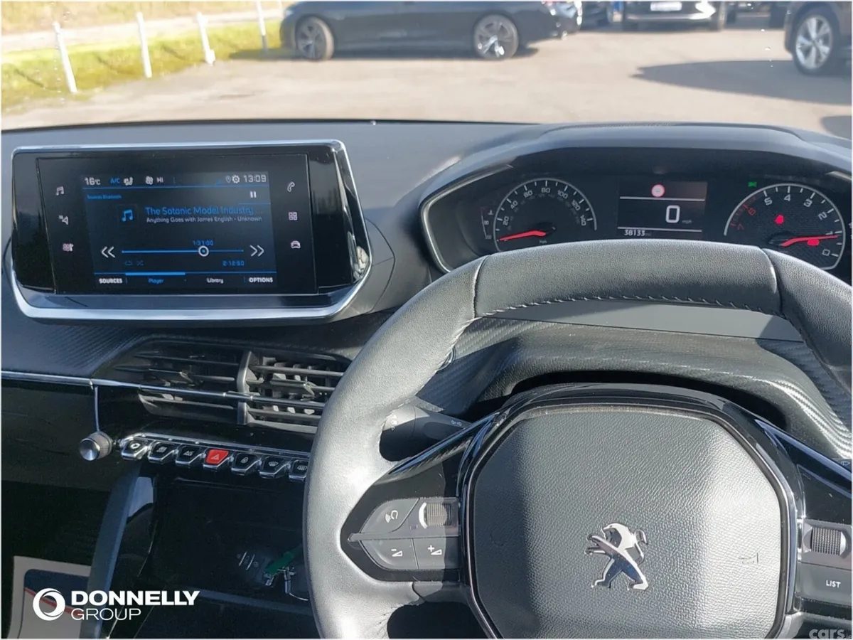 Peugeot 208 Hatchback, Petrol, 2022, 